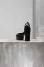 Босоножки высокий каблук,серебряное лого черные глянцевая кожа 024785
