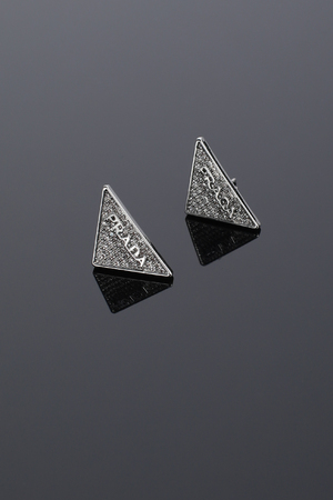 Сережки трикутник в стразах срібні 026135