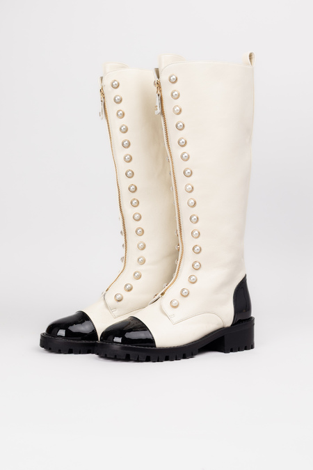 Сапоги жемчужины высокие черно-молочная кожа 033990