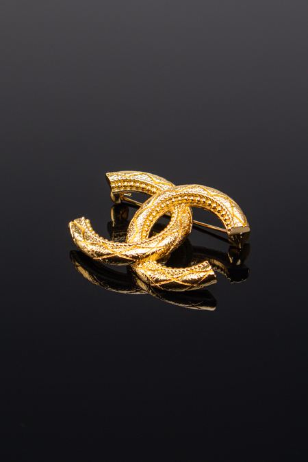 Брошь лого золото 034076