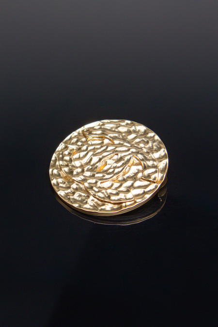 Брошь логотип золото 034108