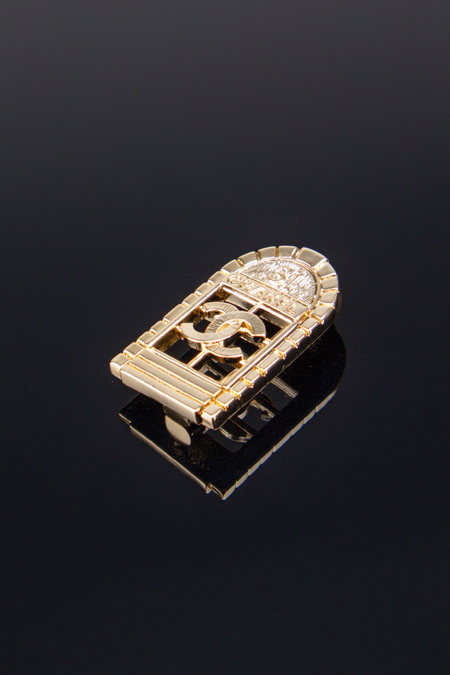 Брошь логотип золото 034118