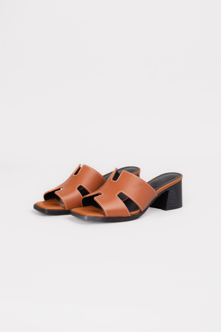 Шлепанцы каблуки коричневая кожа 035537