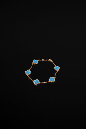 Браслет 5 цветочков, золотое обрамление синий 035901