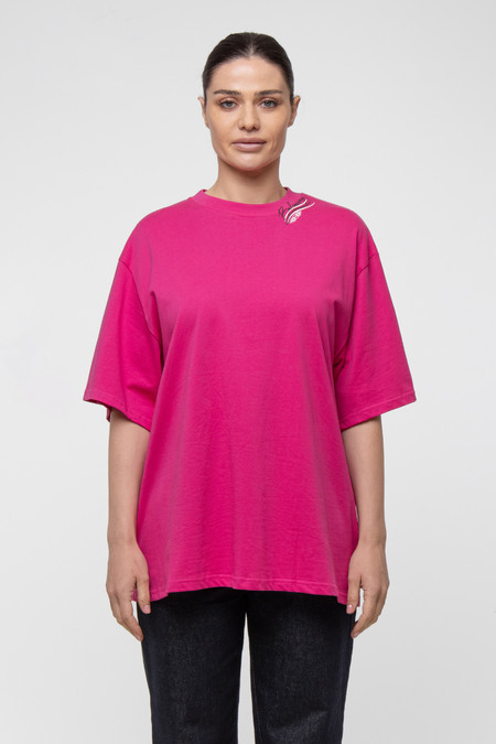 Футболка біло-чорний малюнок малиновий котон 036484