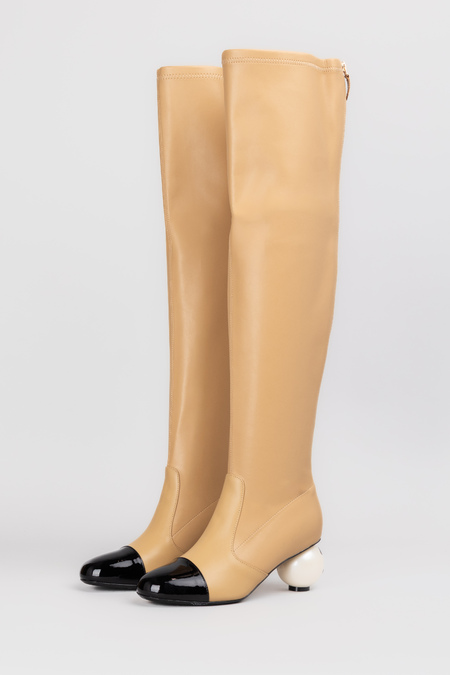 Сапоги высокие жемчужина на каблуке светло-бежевая кожа 037965